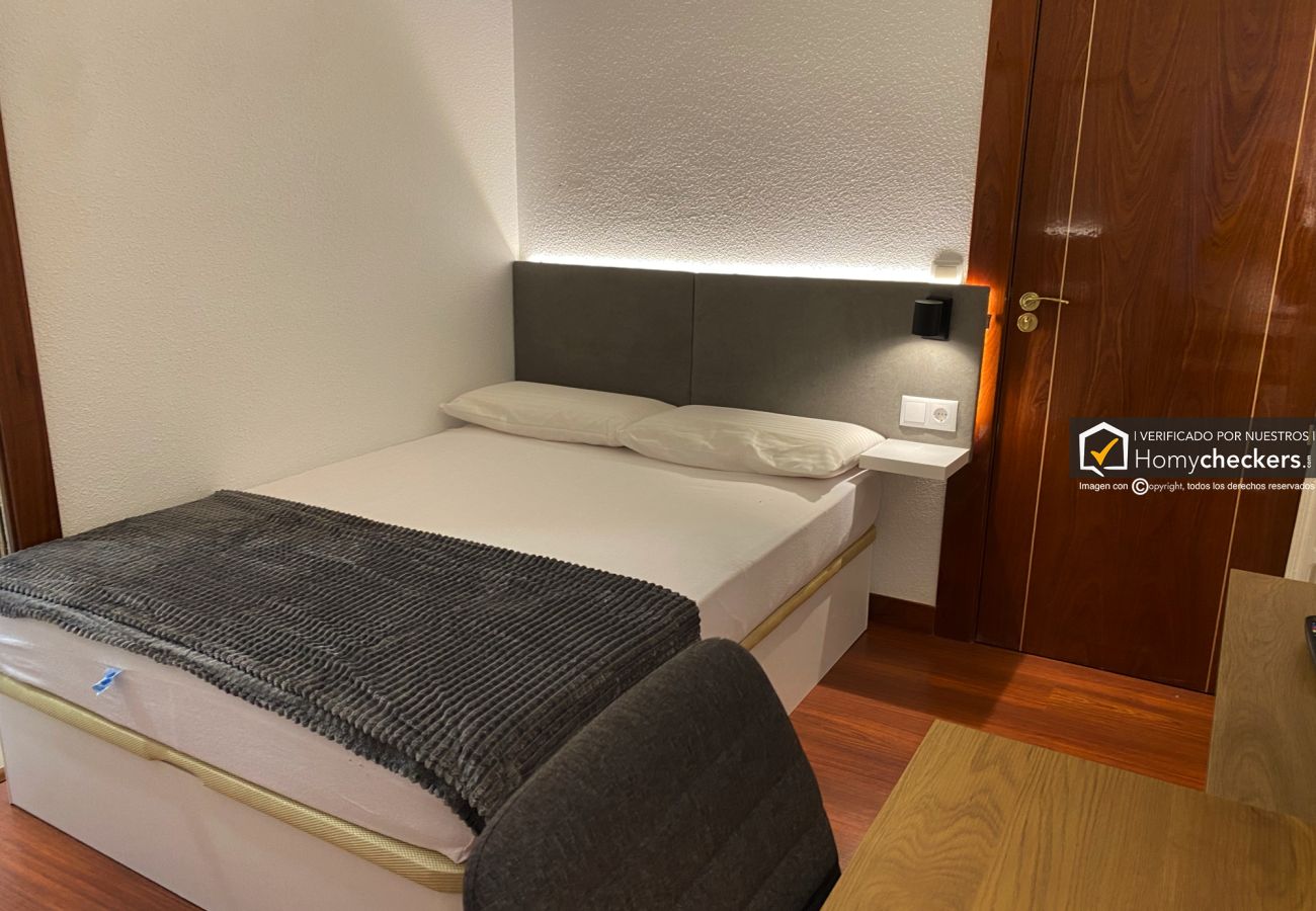 Alquiler por habitaciones en Salamanca - | Habitación España 1H5 | Interior | Baño Privado 