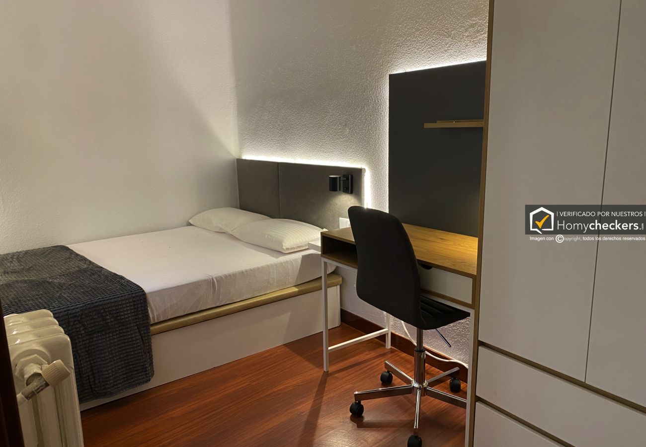 Alquiler por habitaciones en Salamanca - | Habitación España 1H6 | Interior | Baño Privado