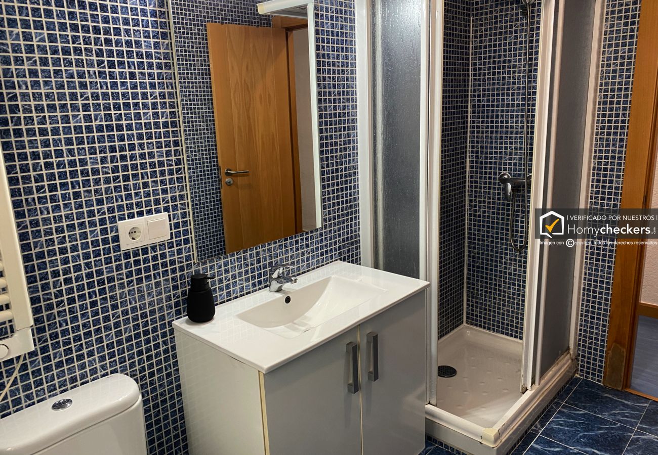 Alquiler por habitaciones en Salamanca - | Habitación Rector BH5 | Interior | Baño Comparti Alquiler por habitaciones en Salamanca - | Habitación Rector BH5 | Interior | Baño Comparti