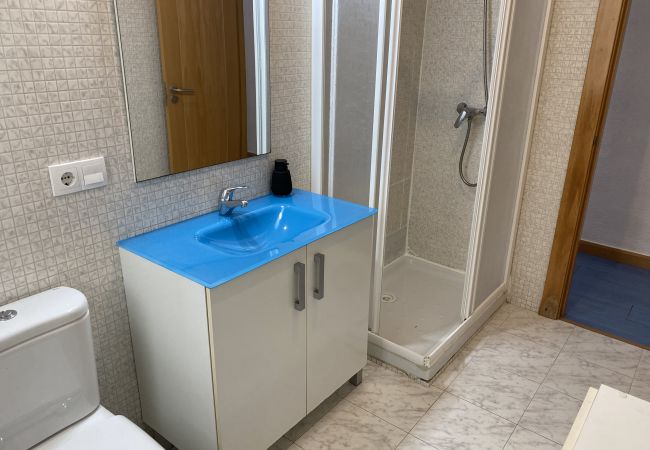 Alquiler por habitaciones en Salamanca - | Habitación Rector BH4 | Interior | Baño Comparti Alquiler por habitaciones en Salamanca - | Habitación Rector BH4 | Interior | Baño Comparti