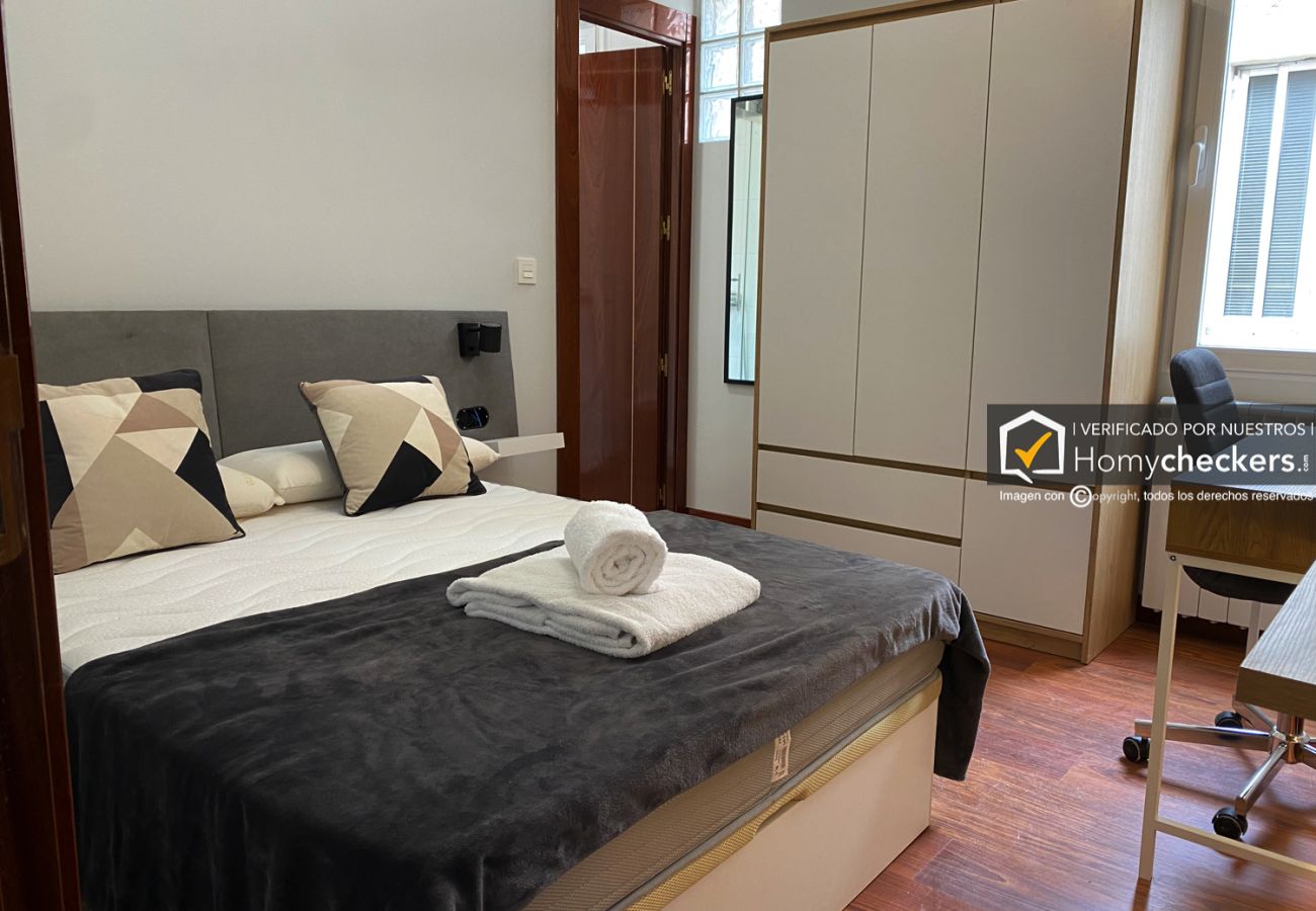 Alquiler por habitaciones en Salamanca - | Habitación España 3H5 | Interior | Baño Privado 