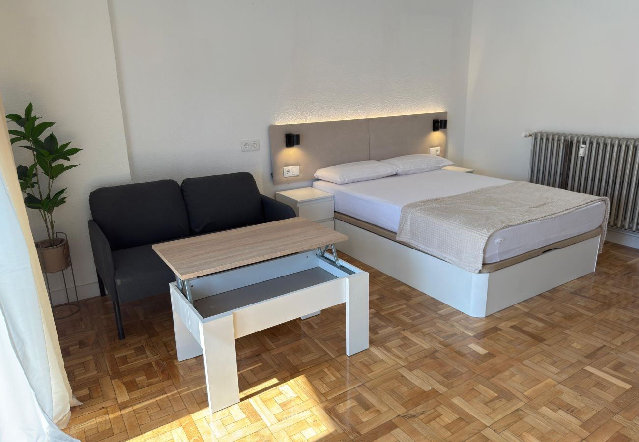 Alquiler por habitaciones en Salamanca - | Habitación Alamedilla H2 |Exterior|Baño Comparti