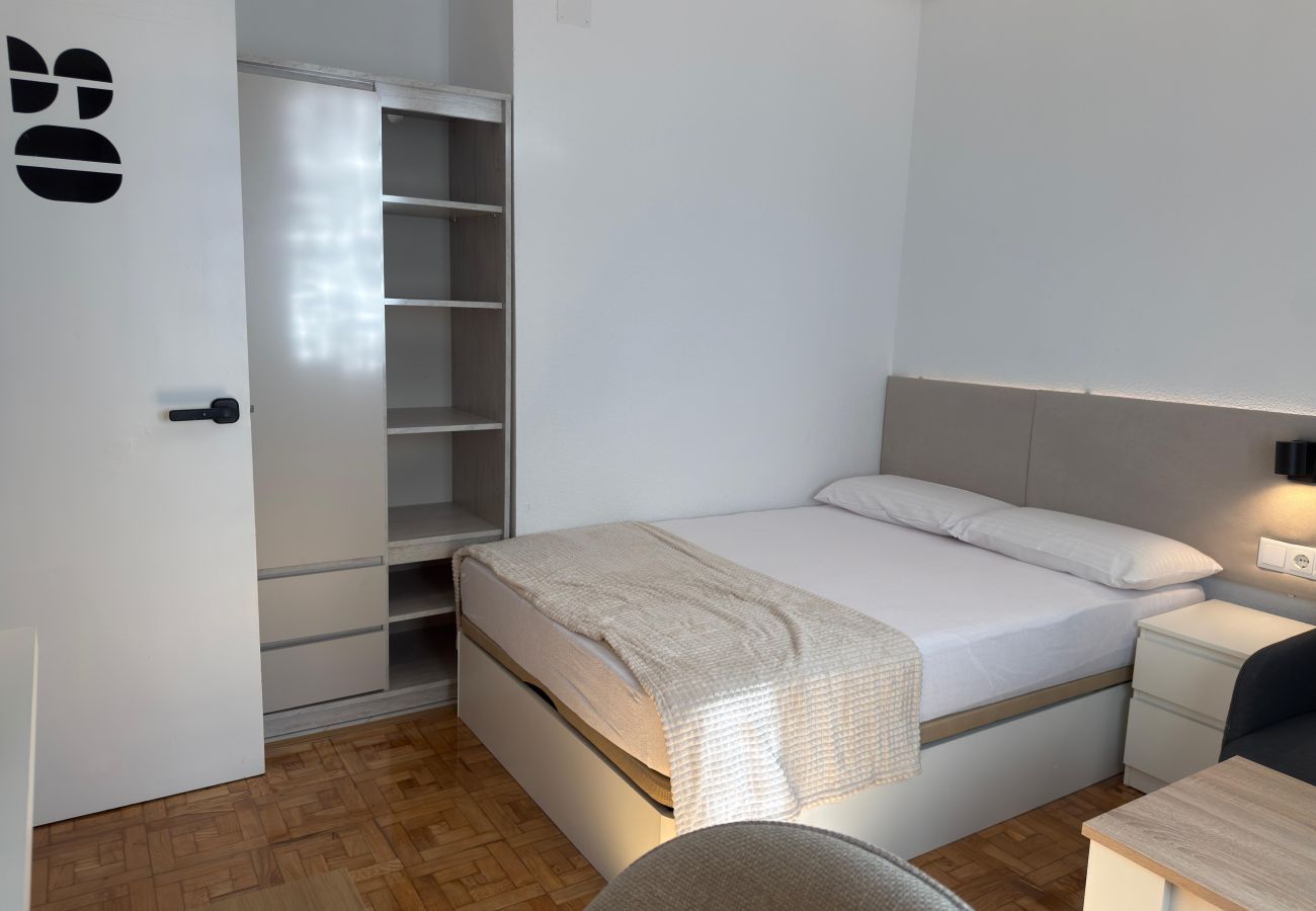 Alquiler por habitaciones en Salamanca - | Habitación Alamedilla H5 |Interior|Baño Comparti