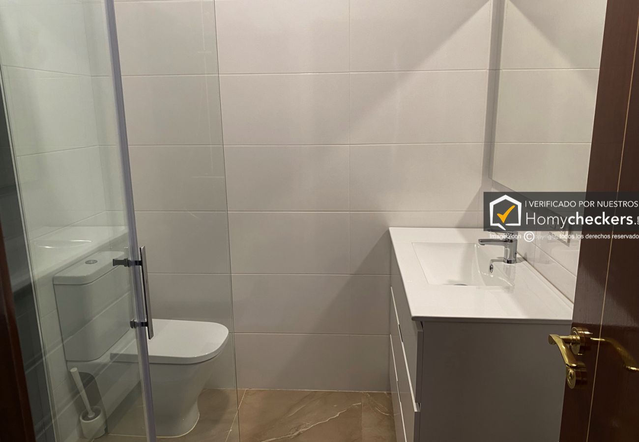 Alquiler por habitaciones en Salamanca - | HomyRooms H1 | Habitación Delux | Baño Comparti