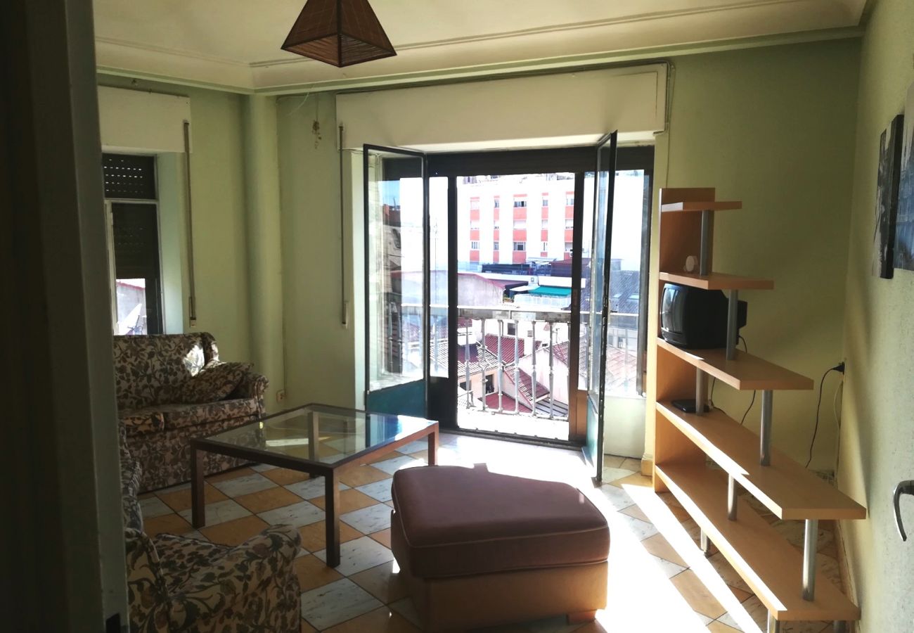 Flat in Salamanca - PISO 5 DORMITORIOS GRAN VIA 48 AL01-002-O