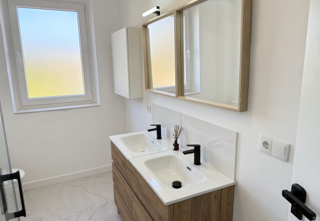 Rent by room in Salamanca - | Habitacion Rua 3 | Interior | Baño Compartido | Rent by room in Salamanca - | Habitacion Rua 3 | Interior | Baño Compartido |