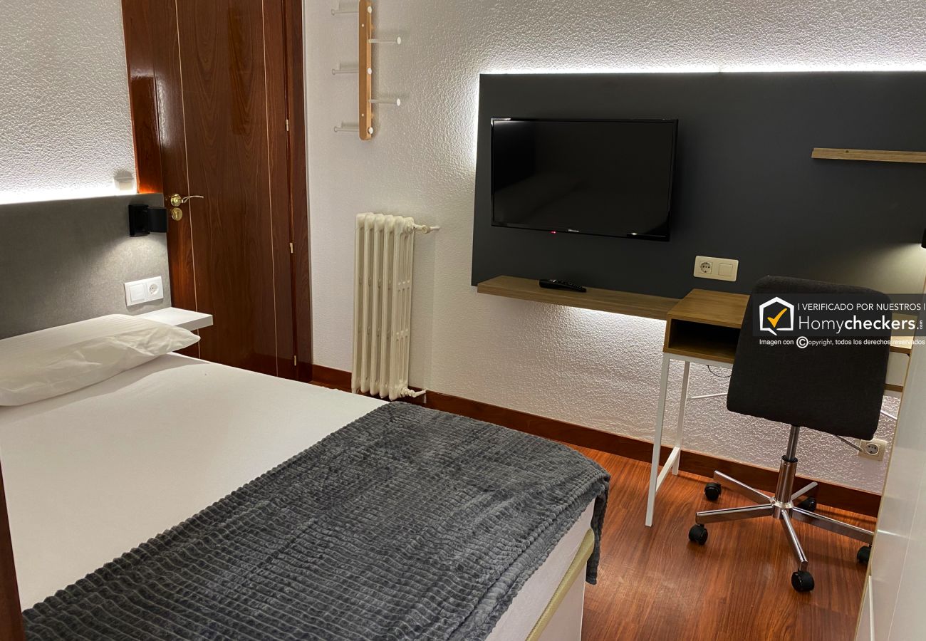 Rent by room in Salamanca - | Habitación España 1H5 | Interior | Baño Privado  Rent by room in Salamanca - | Habitación España 1H5 | Interior | Baño Privado