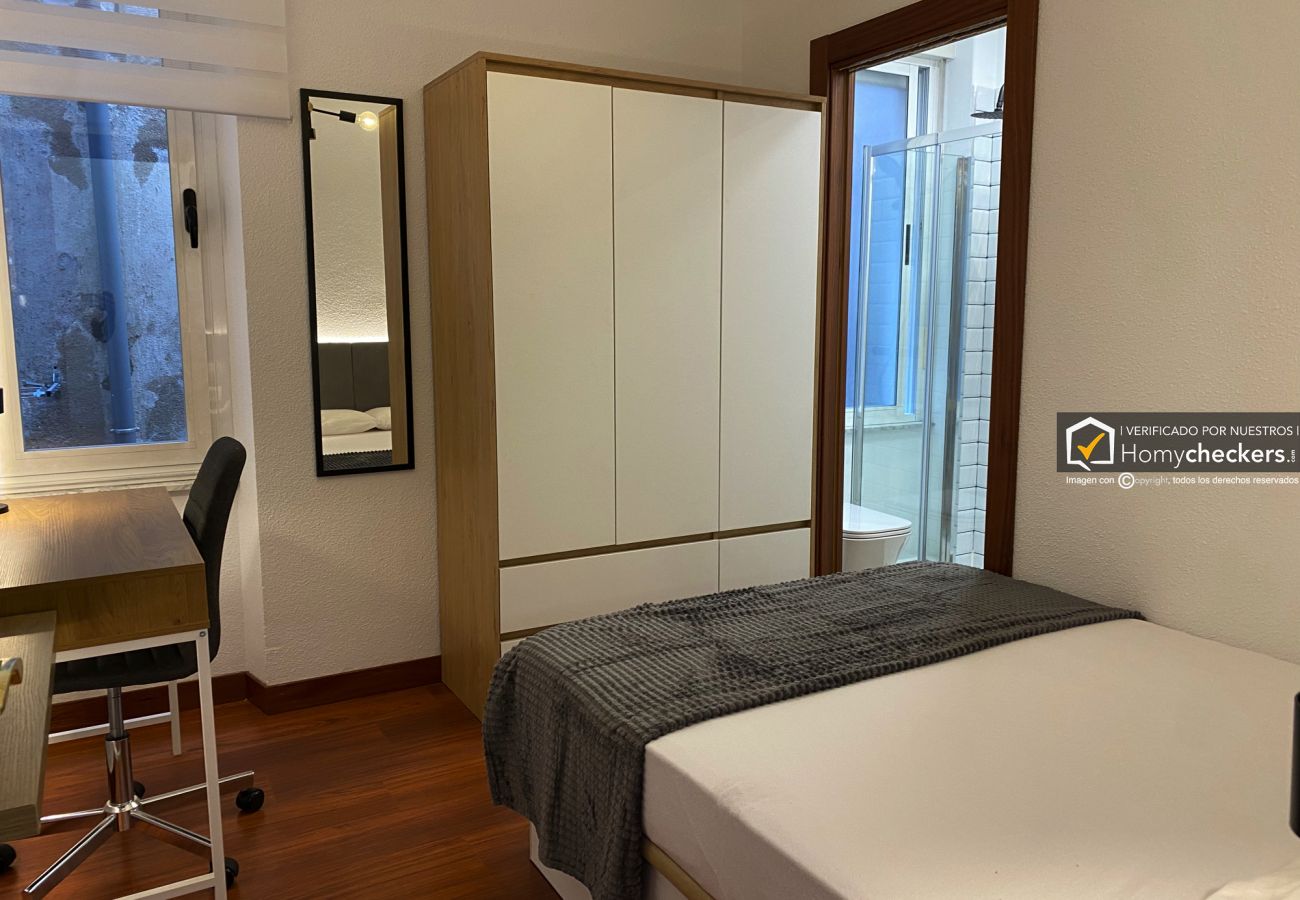 Rent by room in Salamanca - | Habitación España 1H5 | Interior | Baño Privado  Rent by room in Salamanca - | Habitación España 1H5 | Interior | Baño Privado