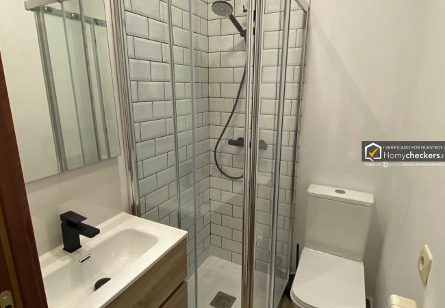 Rent by room in Salamanca - | Habitación España 1H6 | Interior | Baño Privado Rent by room in Salamanca - | Habitación España 1H6 | Interior | Baño Privado