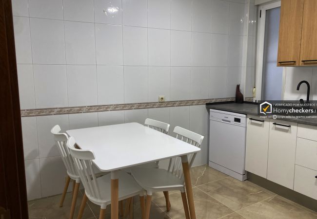 Rent by room in Salamanca - | Habitación España 1H2 | Exterior | Baño Comparti Rent by room in Salamanca - | Habitación España 1H2 | Exterior | Baño Comparti