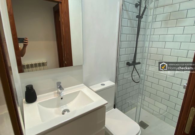 Rent by room in Salamanca - | Habitación España 1H1 | Exterior | Baño Comparti Rent by room in Salamanca - | Habitación España 1H1 | Exterior | Baño Comparti