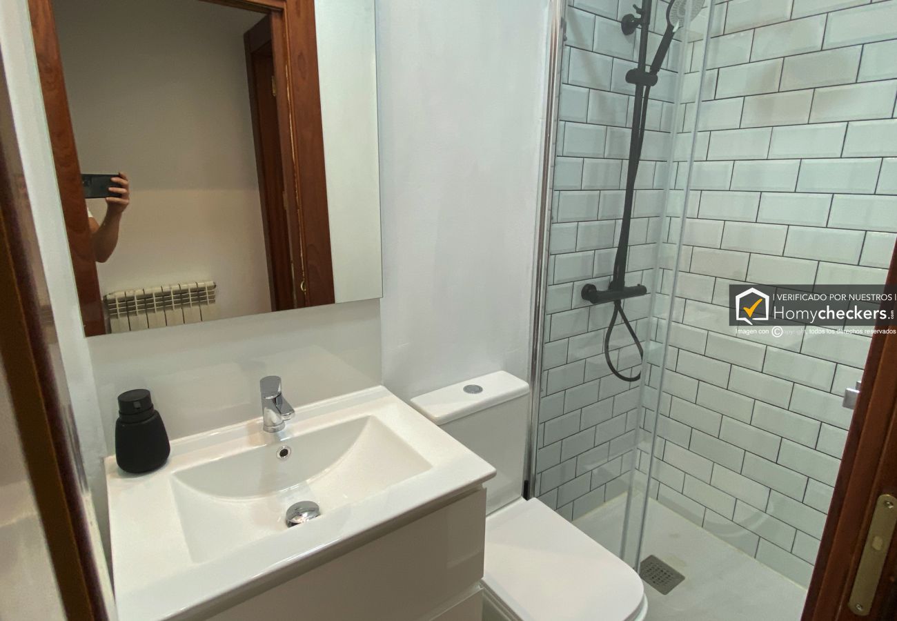 Rent by room in Salamanca - | Habitación España 1H1 | Exterior | Baño Comparti Rent by room in Salamanca - | Habitación España 1H1 | Exterior | Baño Comparti