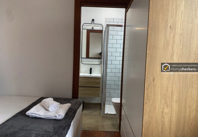 Rent by room in Salamanca - | Habitación España 2H5 | Interior | Baño Privado Rent by room in Salamanca - | Habitación España 2H5 | Interior | Baño Privado