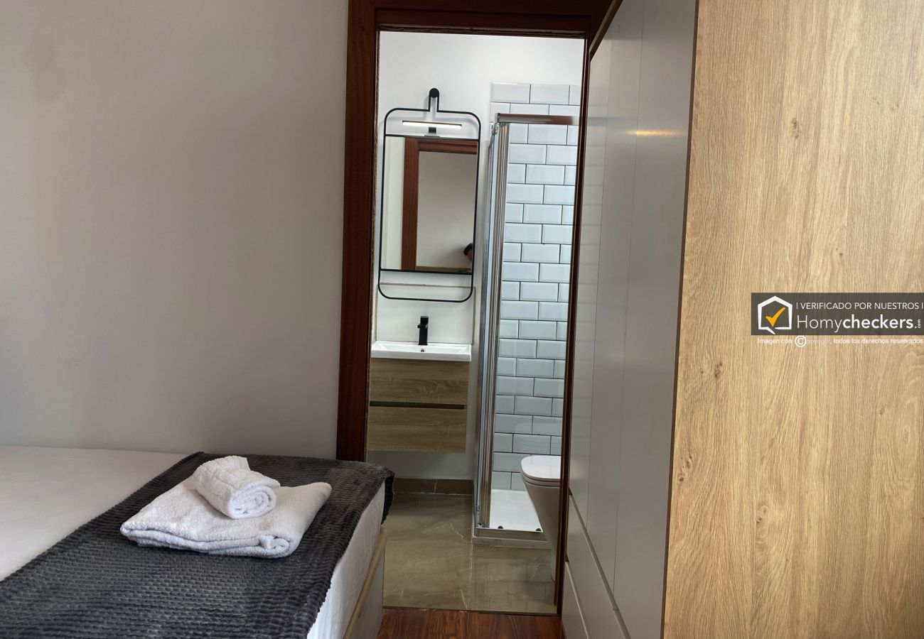 Rent by room in Salamanca - | Habitación España 2H5 | Interior | Baño Privado Rent by room in Salamanca - | Habitación España 2H5 | Interior | Baño Privado