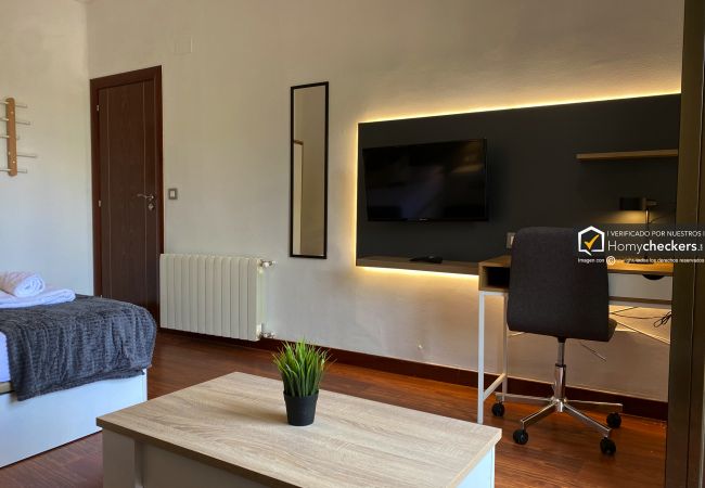 Rent by room in Salamanca - | Habitación España 2H3 | Exterior | Baño Comparti Rent by room in Salamanca - | Habitación España 2H3 | Exterior | Baño Comparti