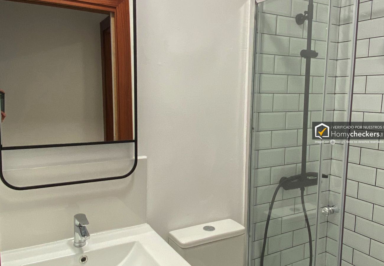Rent by room in Salamanca - | Habitación España 2H3 | Exterior | Baño Comparti Rent by room in Salamanca - | Habitación España 2H3 | Exterior | Baño Comparti
