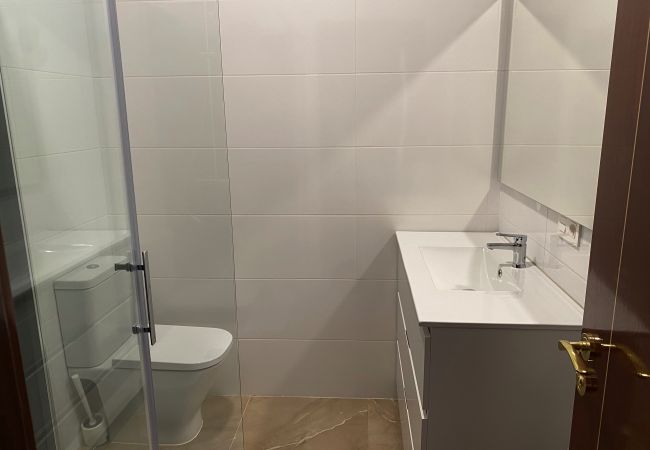 Rent by room in Salamanca - | Habitación España 3H1 | Exterior | Baño Comparti Rent by room in Salamanca - | Habitación España 3H1 | Exterior | Baño Comparti
