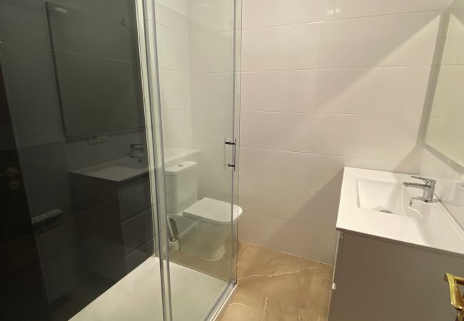 Rent by room in Salamanca - | Habitación España 3H1 | Exterior | Baño Comparti Rent by room in Salamanca - | Habitación España 3H1 | Exterior | Baño Comparti