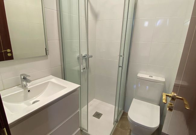 Rent by room in Salamanca - | Habitación España 3H6 | Interior | Baño Privado  Rent by room in Salamanca - | Habitación España 3H6 | Interior | Baño Privado