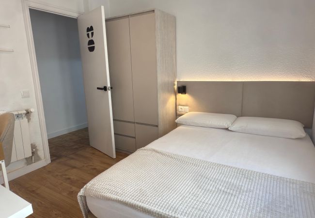 Rent by room in Salamanca - | Habitación Alamedilla H3 |Interior|Baño Privado
