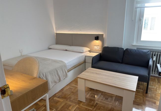 Rent by room in Salamanca - | Habitación Alamedilla H4 |Interior|Baño Privado